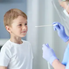 Objawy covida u dziecka – co powinien wiedzieć każdy rodzic?