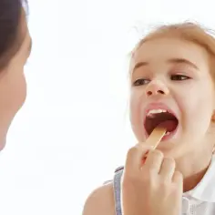 Co na zapalenie gardła dla dziecka: 7 skutecznych sposobów