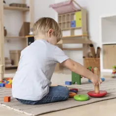 Jak zabawki rozwijające wspierają rozwój Twojego dziecka: poradnik dla świadomych rodziców