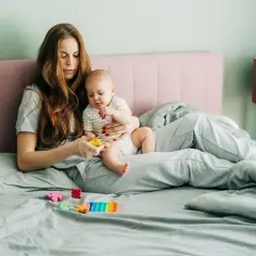 Jakie zabawki dla 7 miesięcznego dziecka są bezpieczne i rozwijające?
