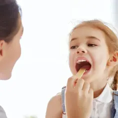 Ból gardła u dziecka: 7 skutecznych sposobów na szybką ulgę