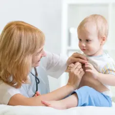Co na chrypkę u niemowlaka: 7 skutecznych domowych metod