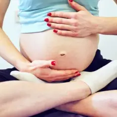 Od kiedy czuć ruchy dziecka? Poznaj kluczowe tygodnie ciąży