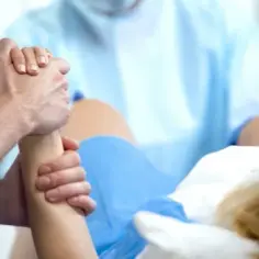 Czy nacięcie krocza podczas porodu boli? Fakty i mity